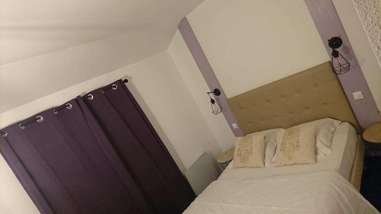 Hotel Les Deux Porches Verrieres  Bagian luar foto