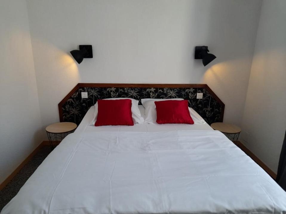 Hotel Les Deux Porches Verrieres  Bagian luar foto