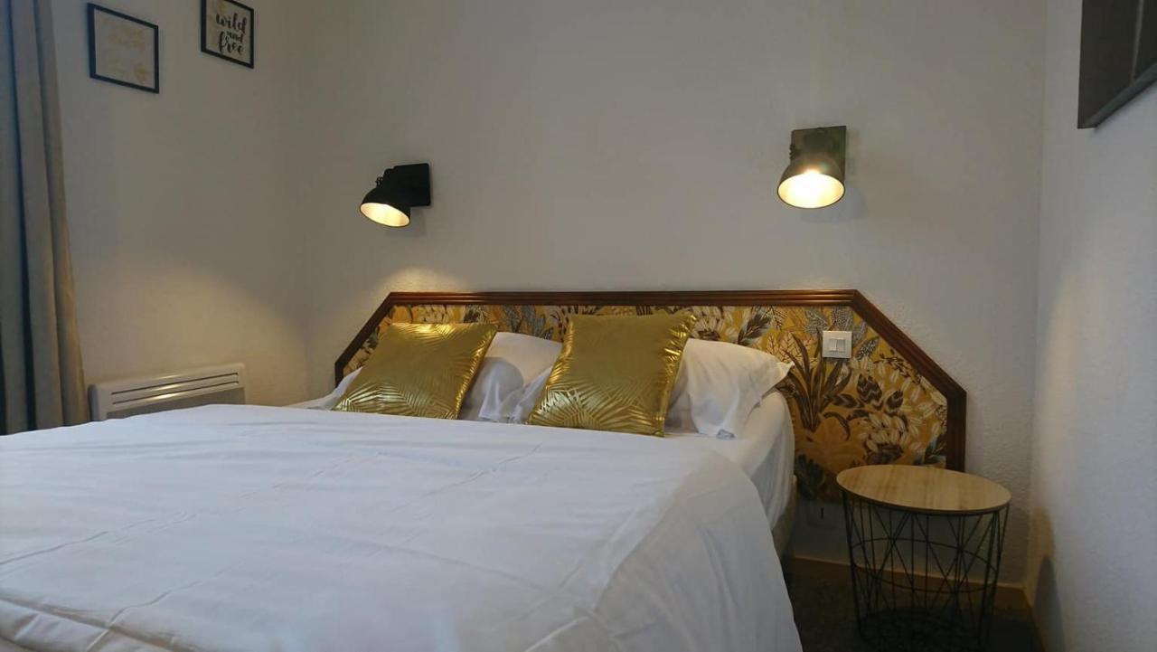 Hotel Les Deux Porches Verrieres  Bagian luar foto