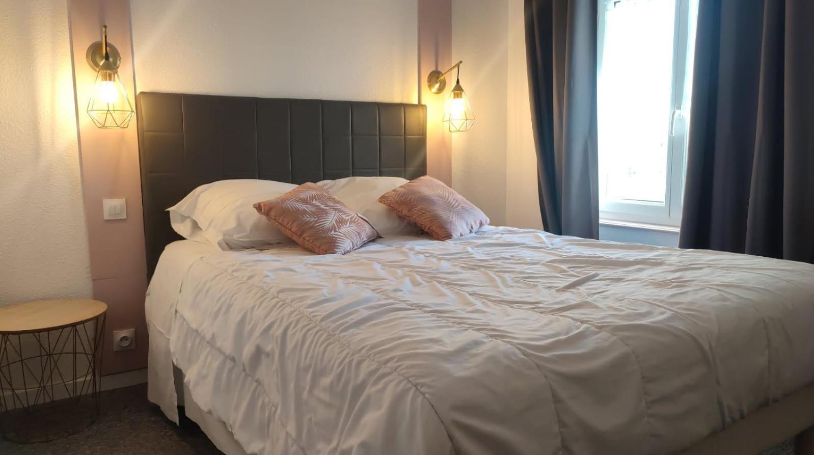 Hotel Les Deux Porches Verrieres  Bagian luar foto